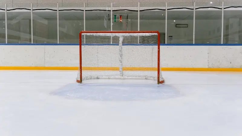 Strategy to Avoid a Delayed Penalty in Hockey
