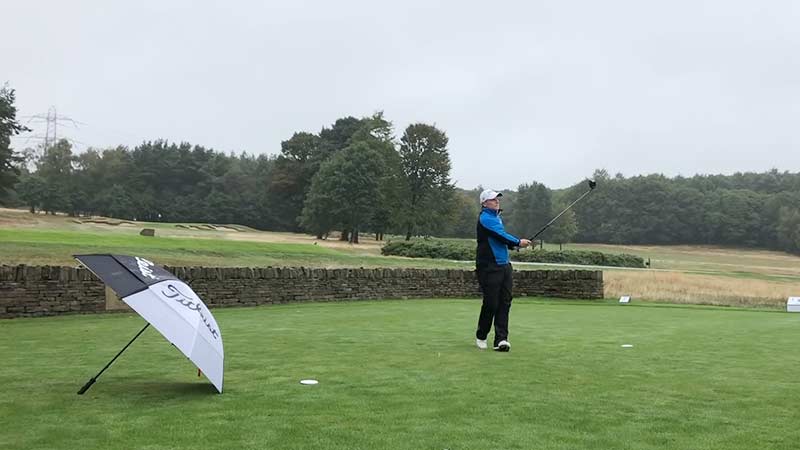 Pros and Cons of Playing Golf in Rain