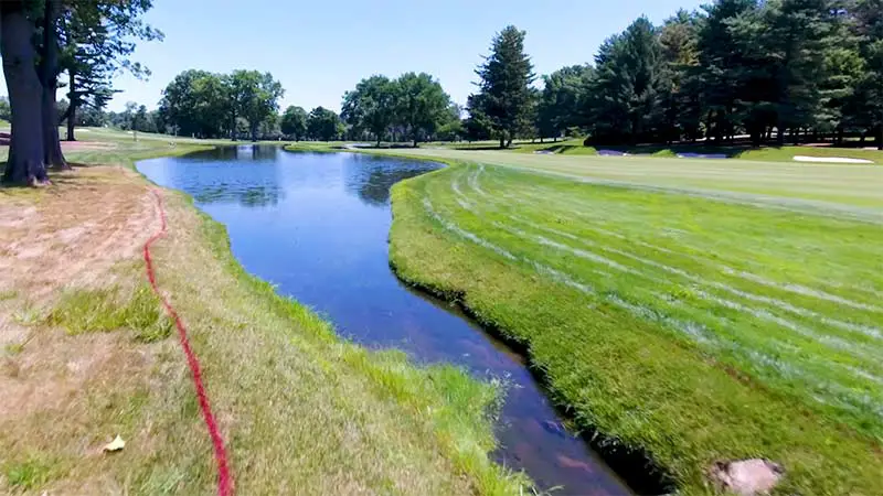 water hazards golf rules