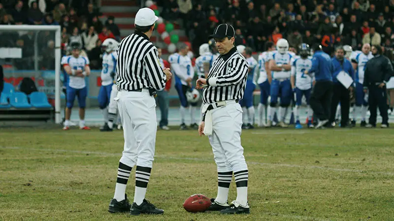 Football Line Judge: Navigating Responsibilities & Enhancing Game ...