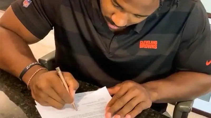 myles garrett contract