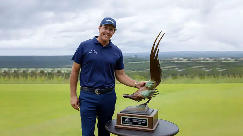 net worth of phil mickelson