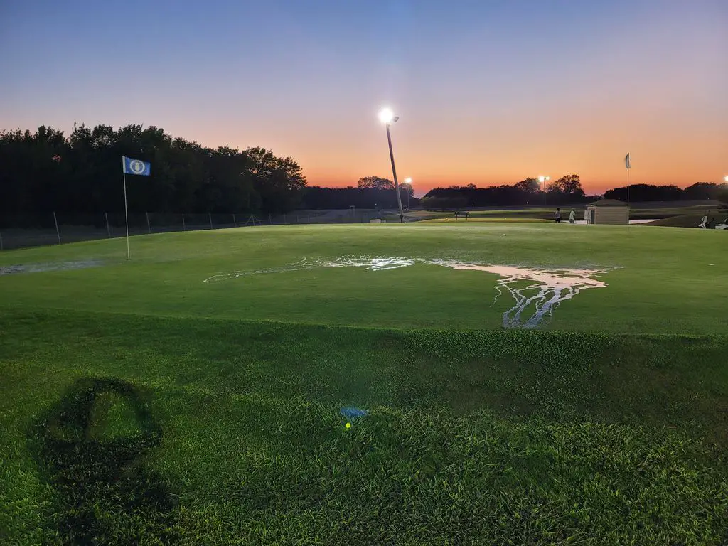 Benbrook-3-Par-Driving-Range-Mini-Golf-Batting-Cages