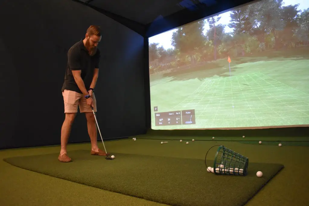 MIT-Recreation-Indoor-Golf-Range