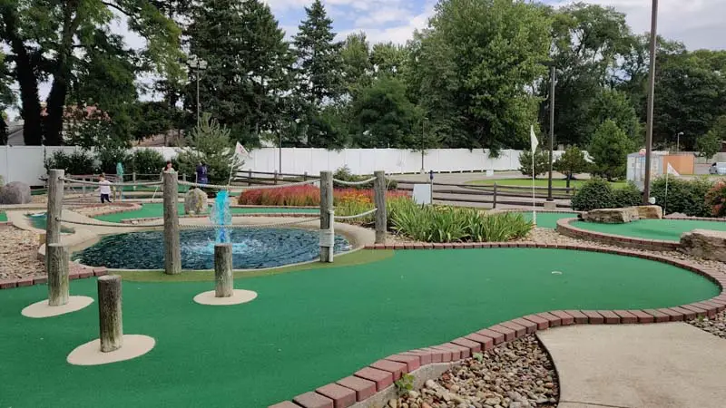 Mentor Mini Golf