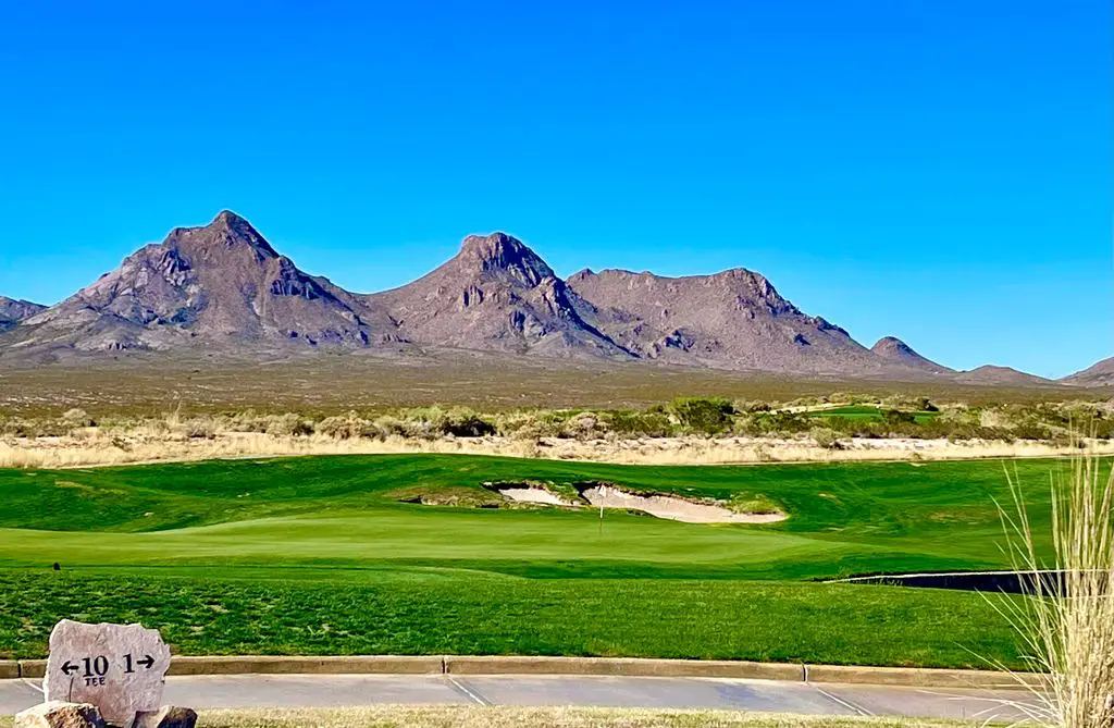 Red-Hawk-Golf-Club-1