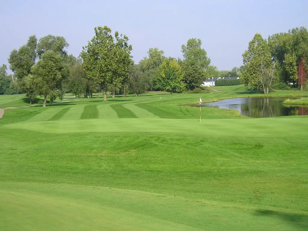 Round-Barn-Golf-Club-1