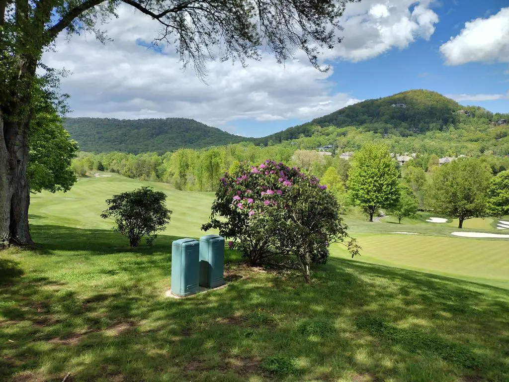 The-Cliffs-at-Walnut-Cove-Golf-Course-Clubhouse-1