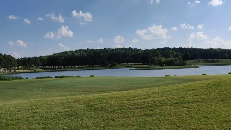 Twin Pines Country Club