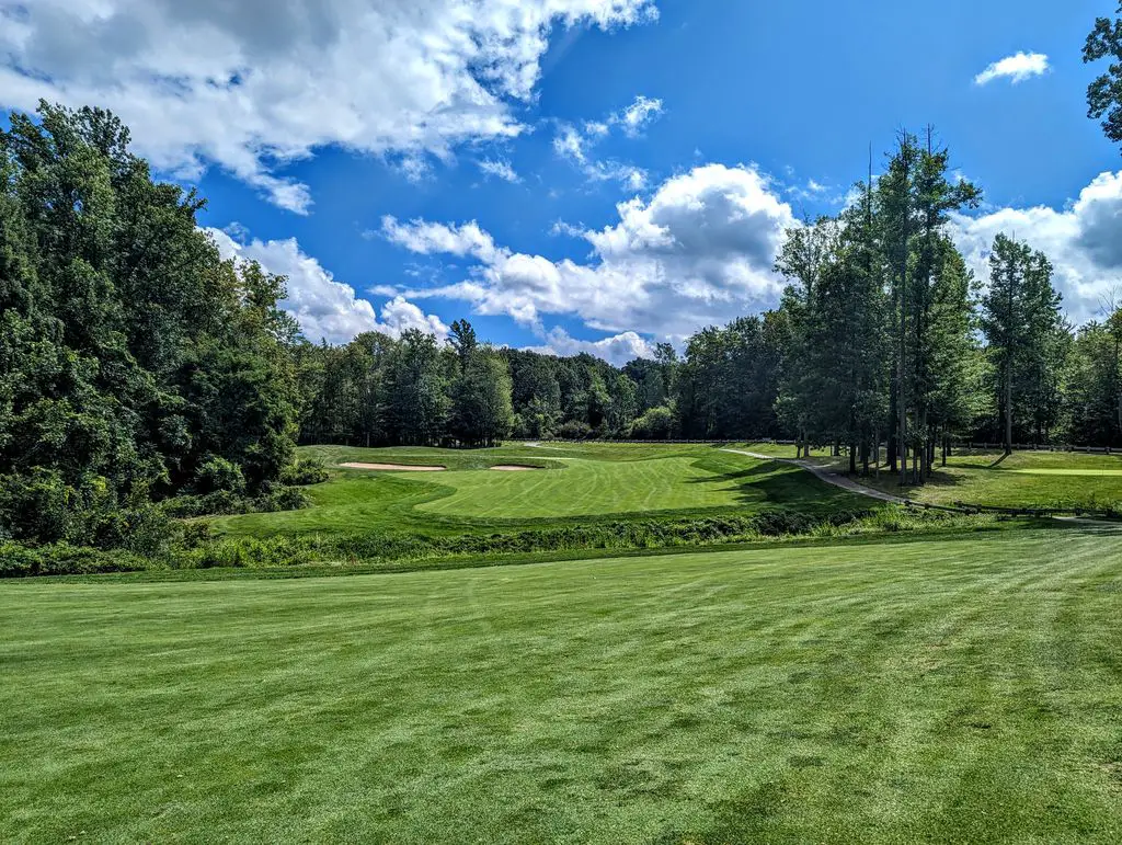 Whispering-Woods-Golf-Club-1