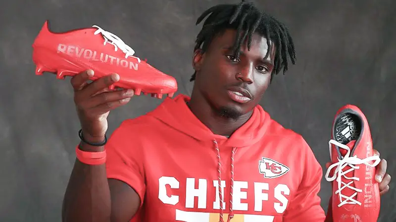 what cleats does tyreek hill wear