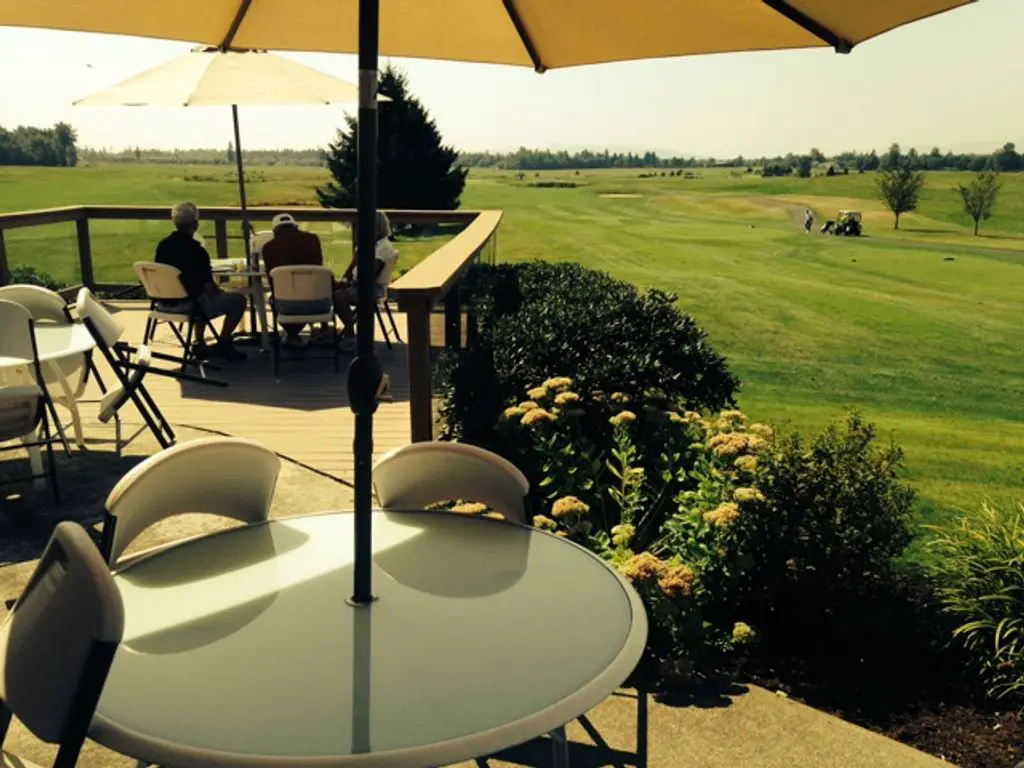 9-Restaurant-at-North-Bellingham-Golf-Course