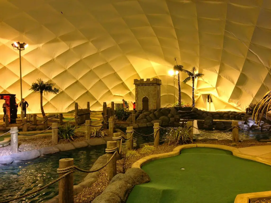 Adventure-Golf-Island-1