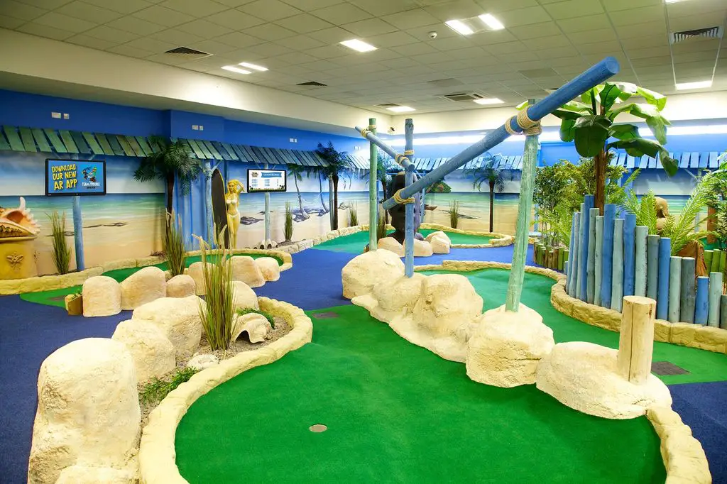 Paradise-Island-Adventure-Golf-Livingston-1