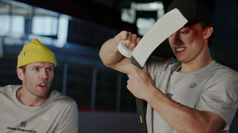  hockey players tape their sticks